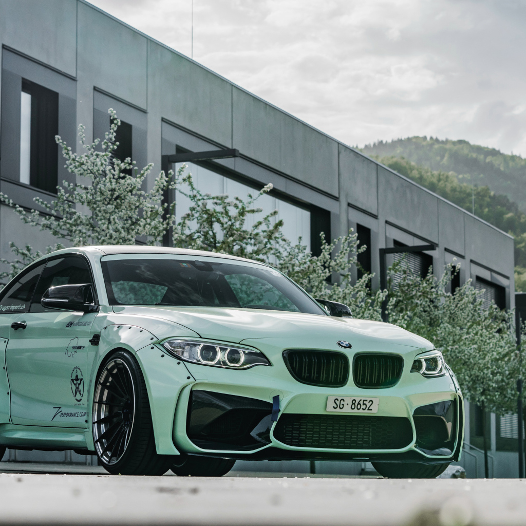 Спортивный автомобиль BMW M2 2018