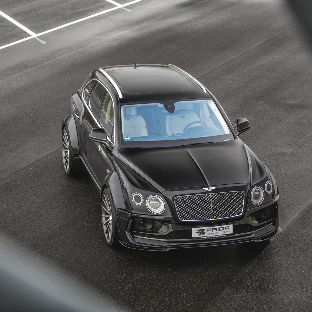 Черный кроссовер Bentley Bentayga, 2018