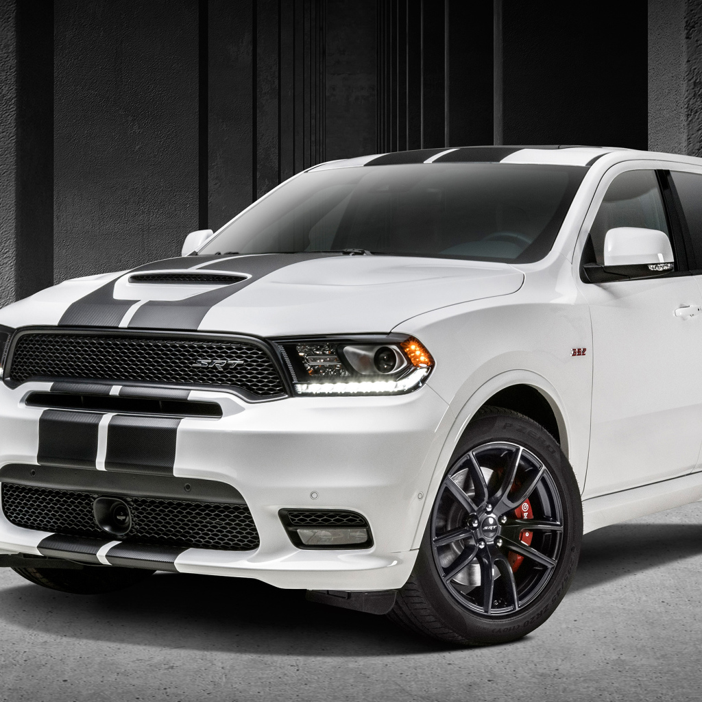 Белый внедорожник Dodge Durango SRT, 2018