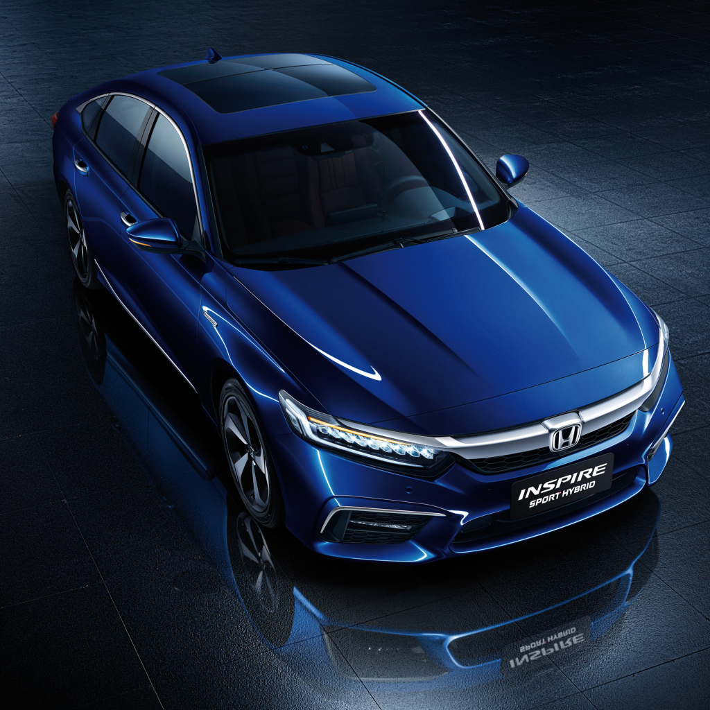 Синий автомобиль Honda Inspire Sport Hybrid 2018 года