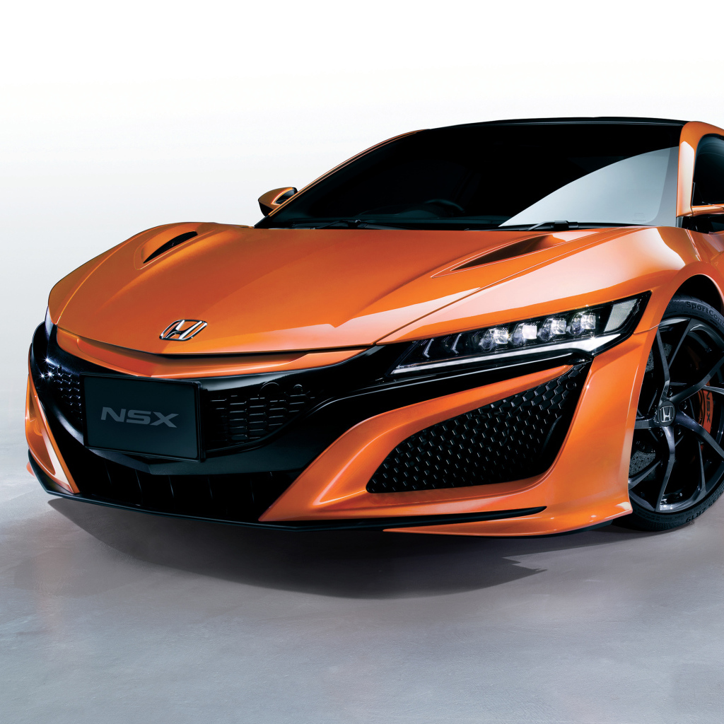 Оранжевый быстрый автомобиль Honda NSX 2018 года