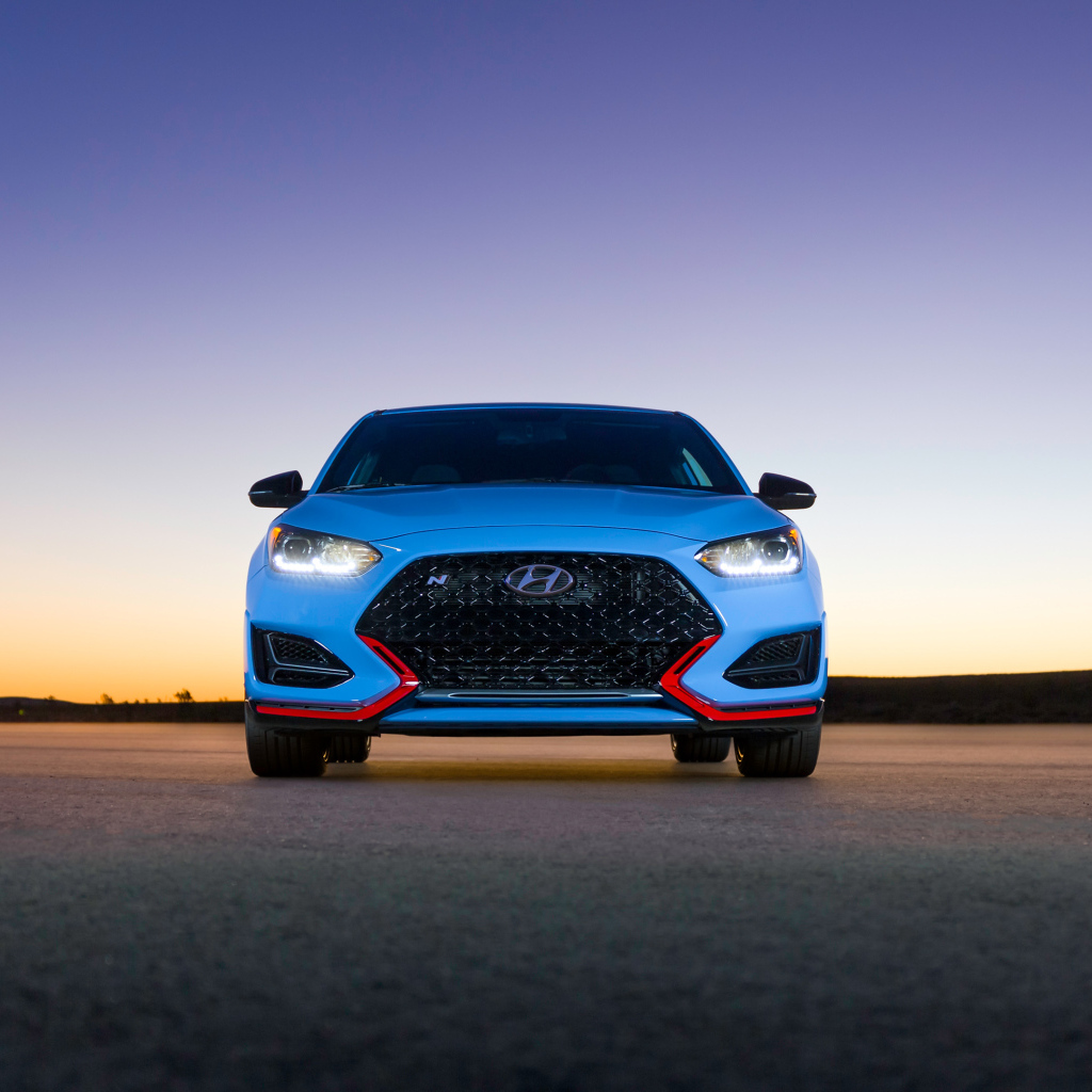 Автомобиль Hyundai Veloster N, 2018 вид спереди