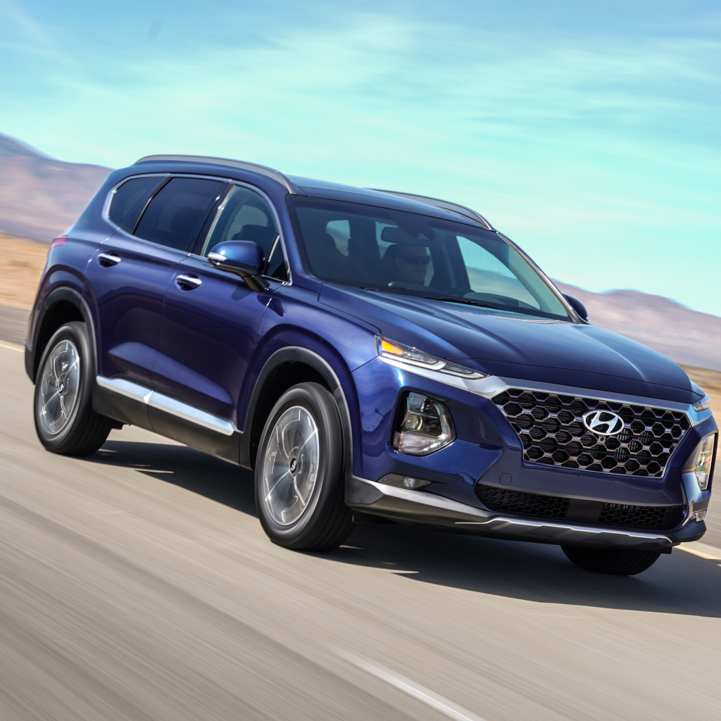 Внедорожник Hyundai Santa Fe, 2019 на трассе