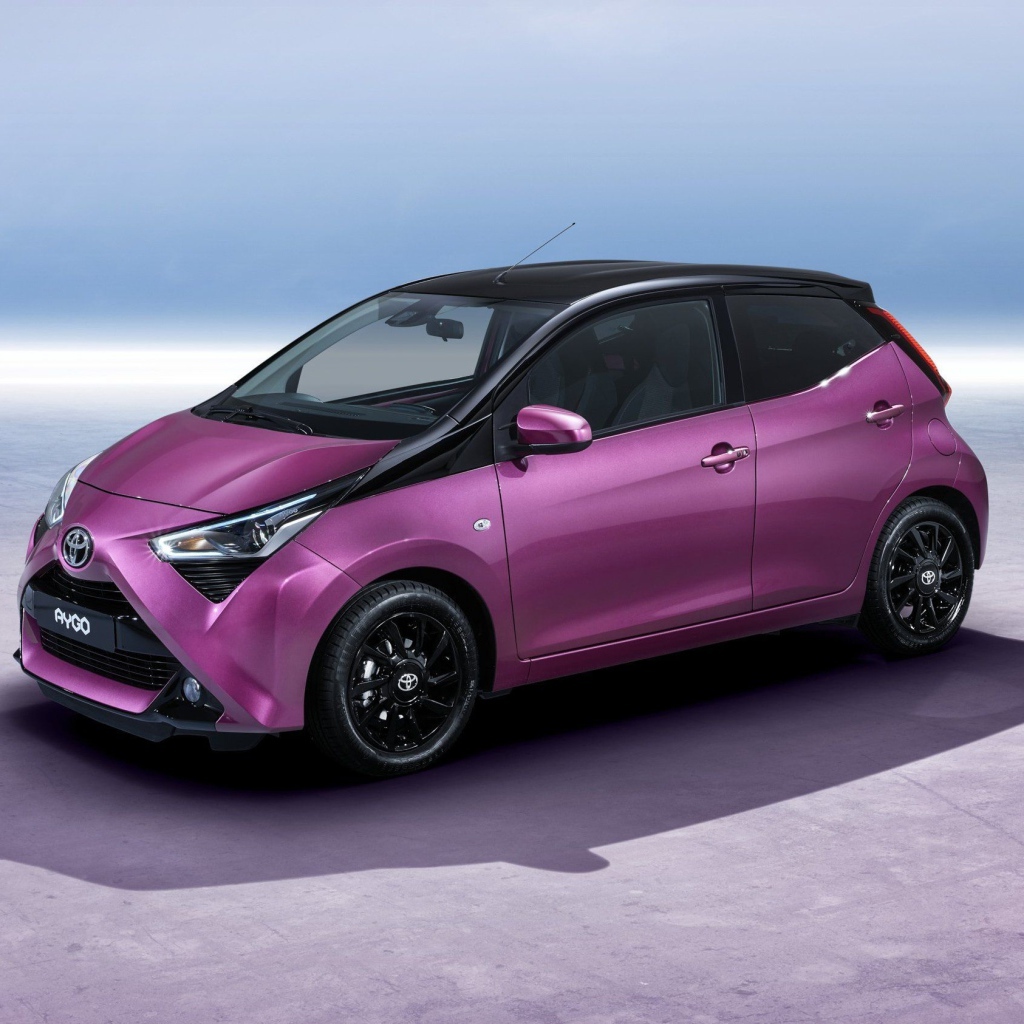 Маленький электрический автомобиль Hyundai Kona, 2019