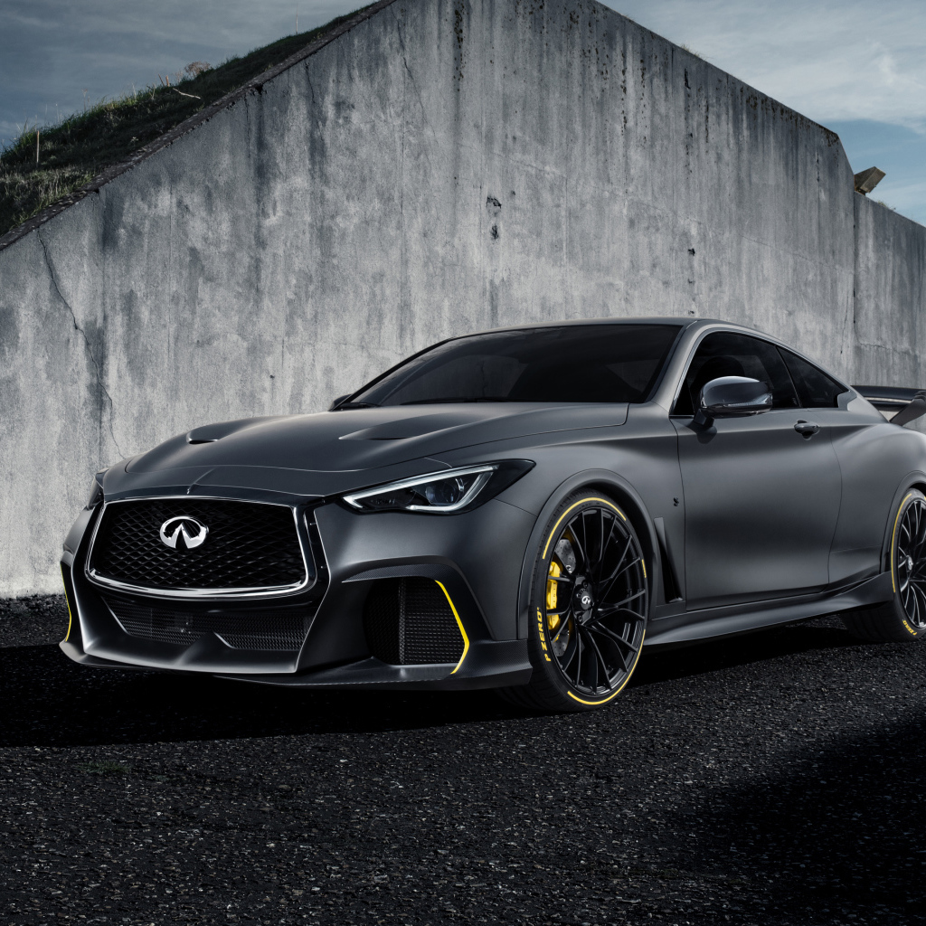 Черный Infiniti Project Black S, 2018 года на фоне стены