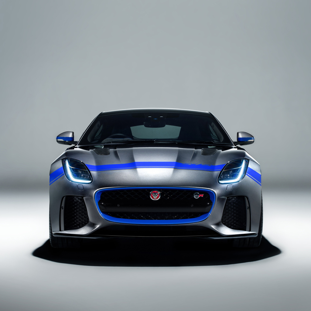 Автомобиль Jaguar F Type SVR Graphic Pack Coupe 2018 года вид спереди