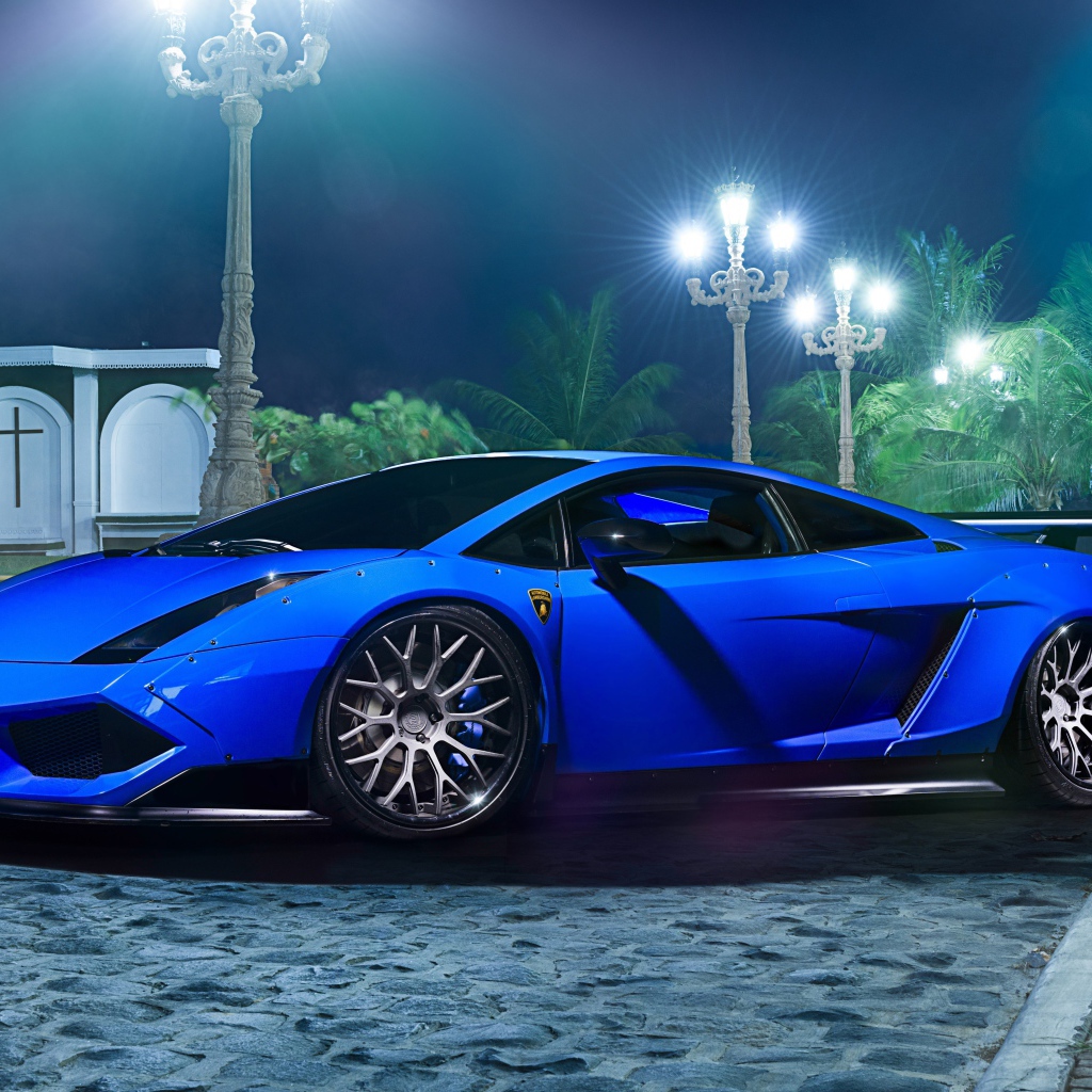 Синий автомобиль Lamborghini Gallardo 