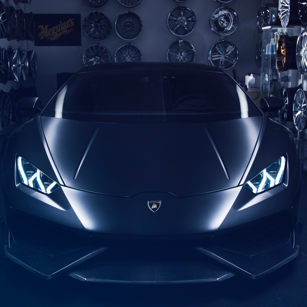 Дорогой быстрый автомобиль Lamborghini Huracan 1