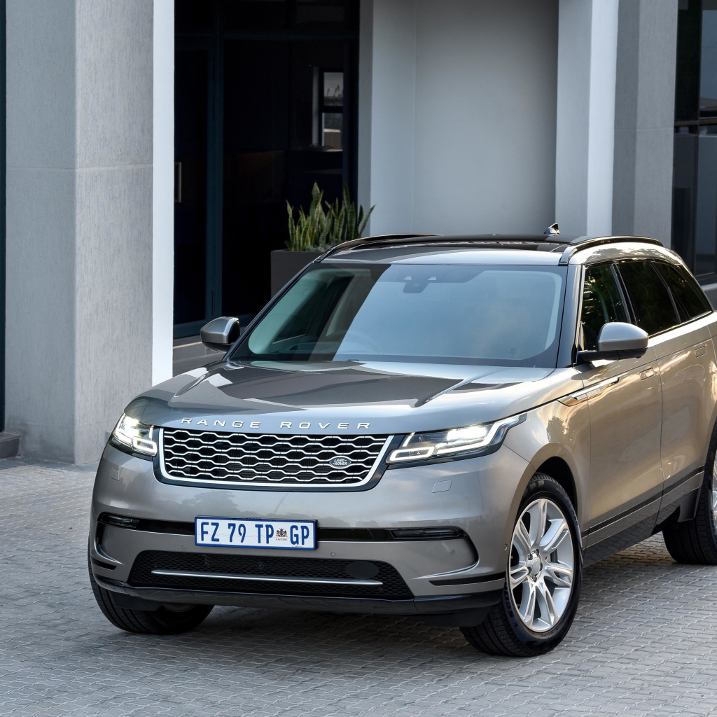 Серебристый внедорожник Land Rover Velar D240 HSE