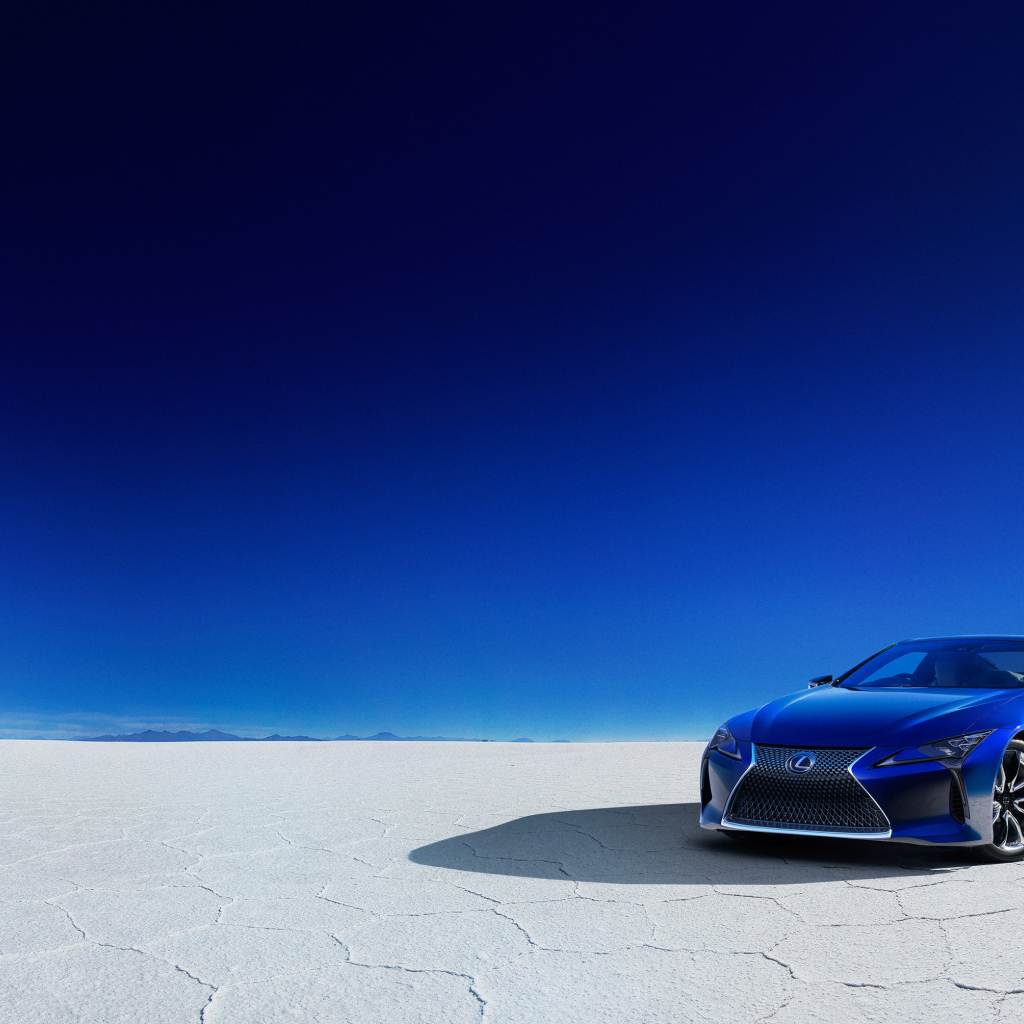 Новый автомобиль Lexus LC 500h Structural Blue, 2018 года в пустыне