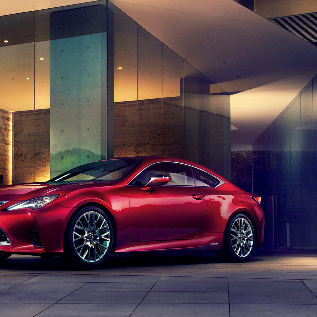 Красны стильный автомобиль Lexus RC 300h 2018 года