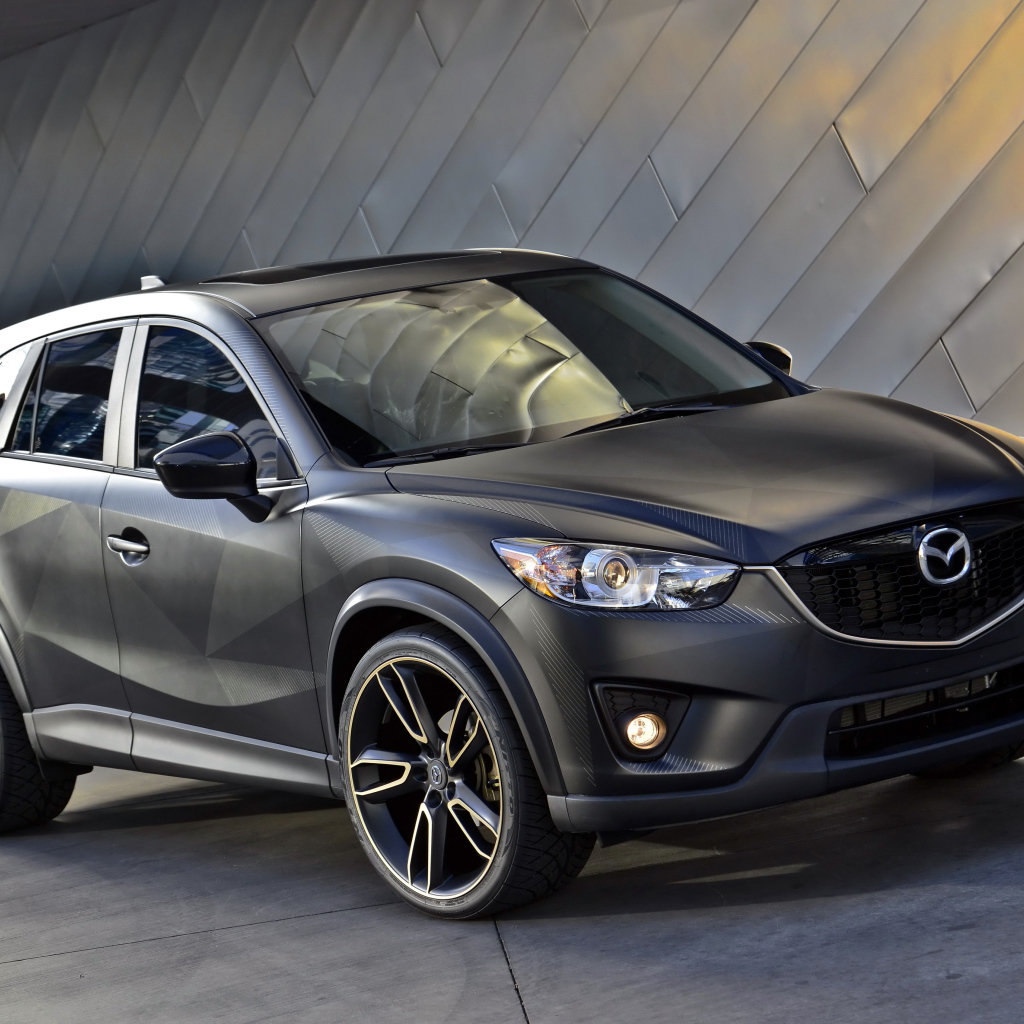 Стильный серебристый внедорожник Mazda CX-5