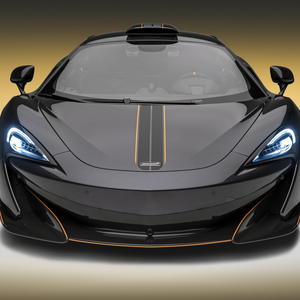 Черный суперкар McLaren 600LT, 2019 года вид спереди