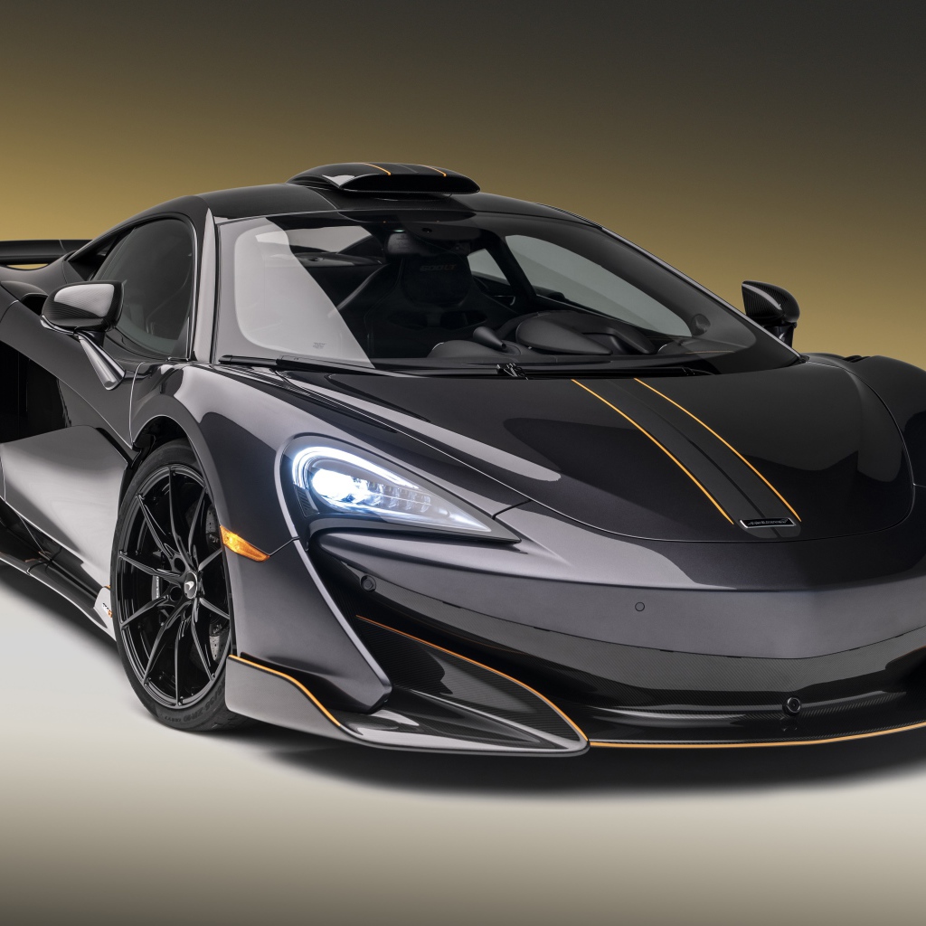 Серебристый спорткар McLaren 600LT, 2019