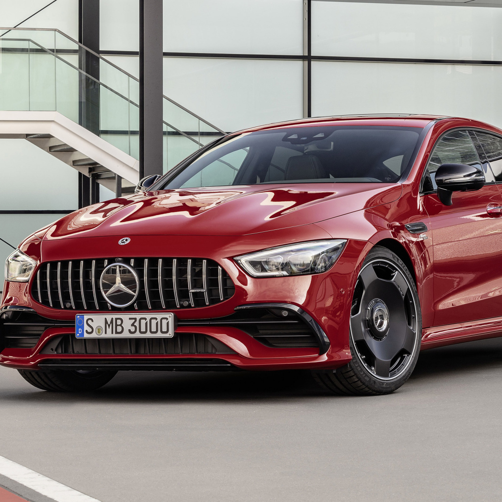Бордовый автомобиль Mercedes AMG GT43 2019 года