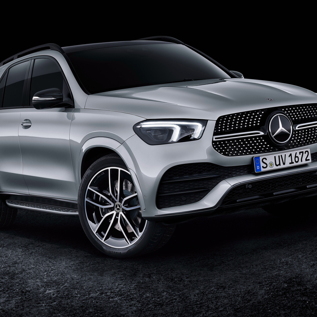 Серебристый Mercedes-Benz GLE 450 2019 года