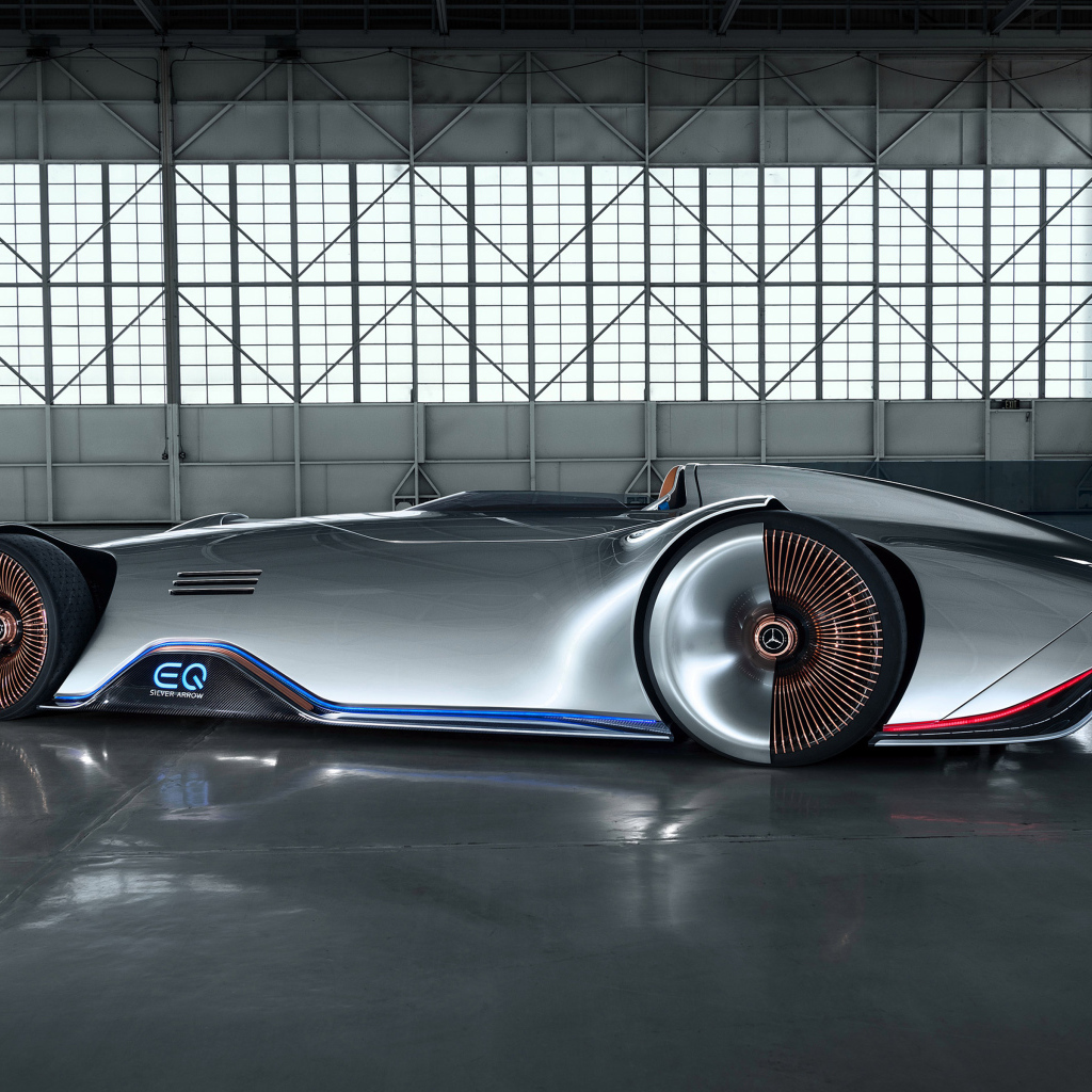 Серебристый футуристический автомобиль Mercedes-Benz Vision EQ 2018