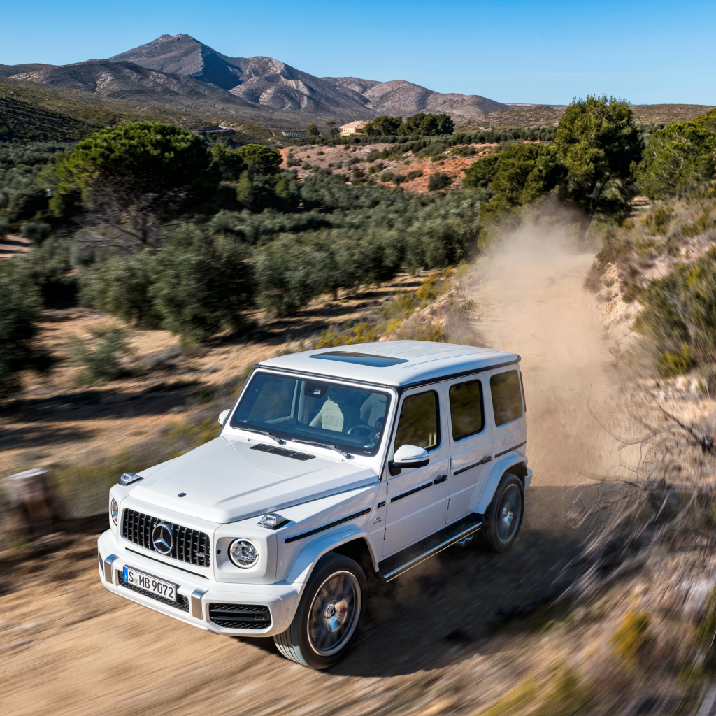 Белый внедорожник Mercedes AMG G 63 2018 года