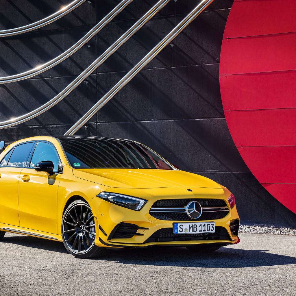 Желтый автомобиль Mercedes-AMG A35, 2019 года