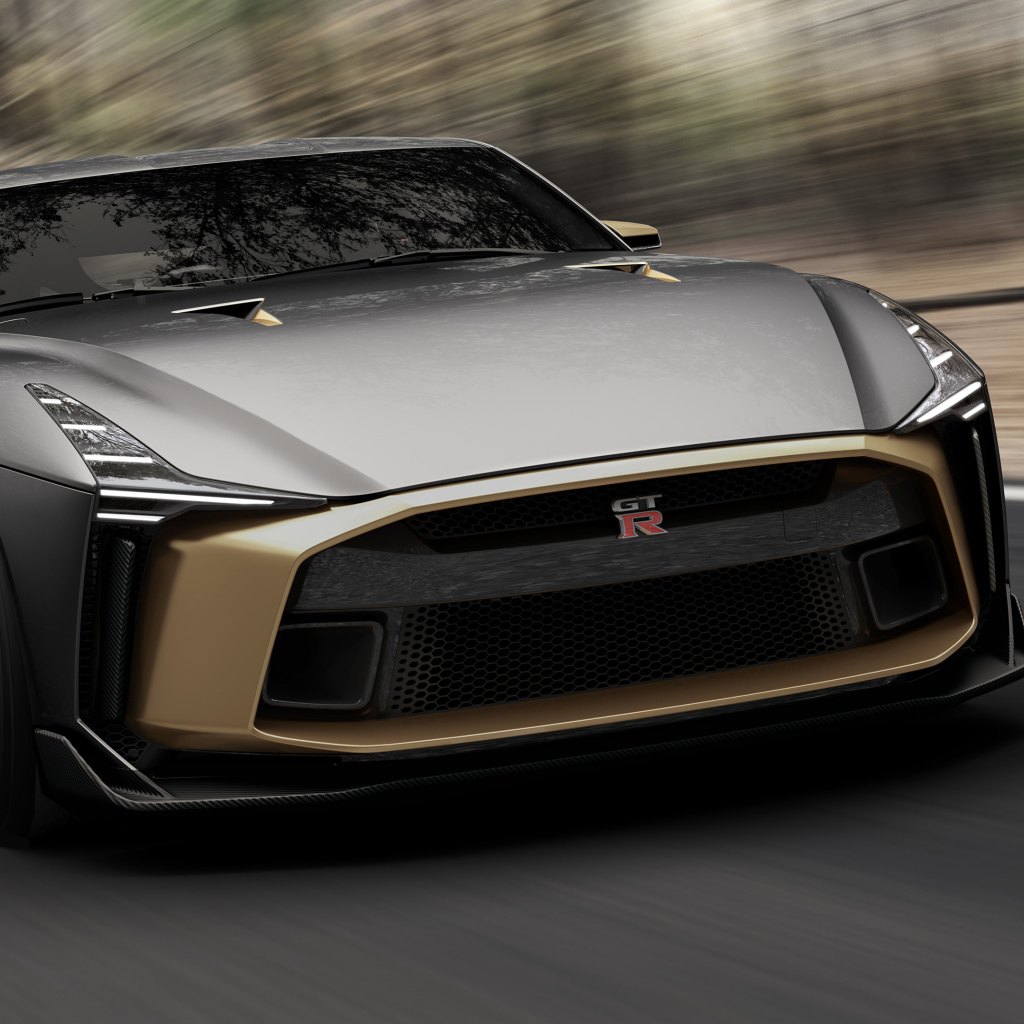 Автомобиль Nissan GT-R50 концепт на трассе