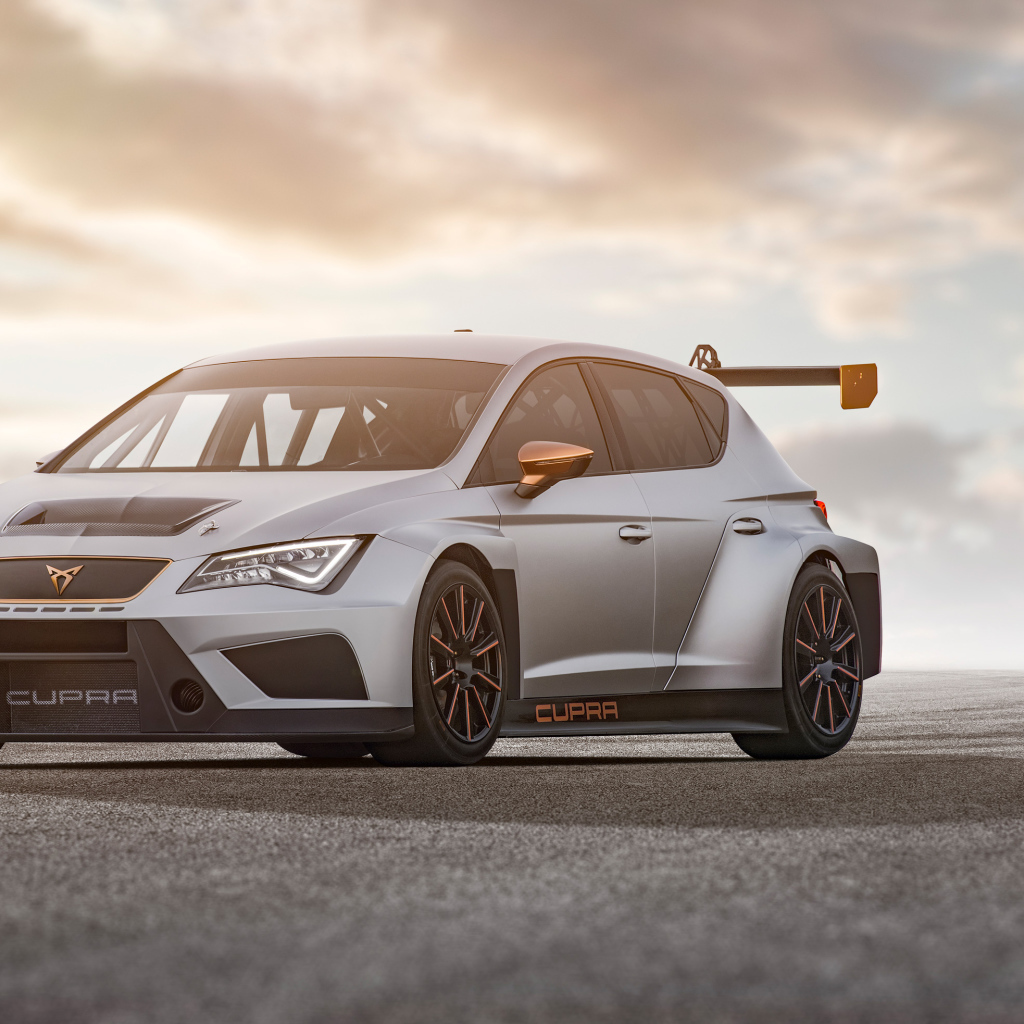 Серебристый автомобиль Cupra TCR 2018