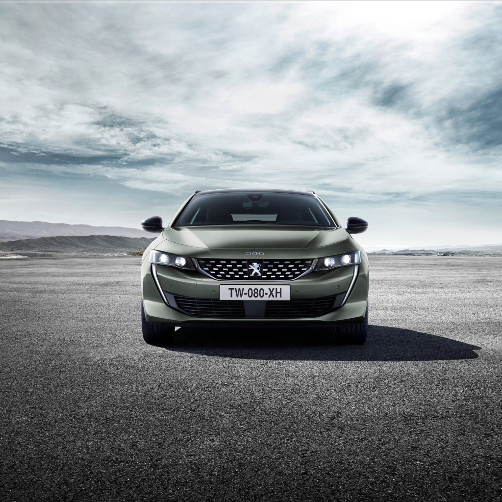 Автомобиль Peugeot 508 SW GT 2018 года вид спереди 