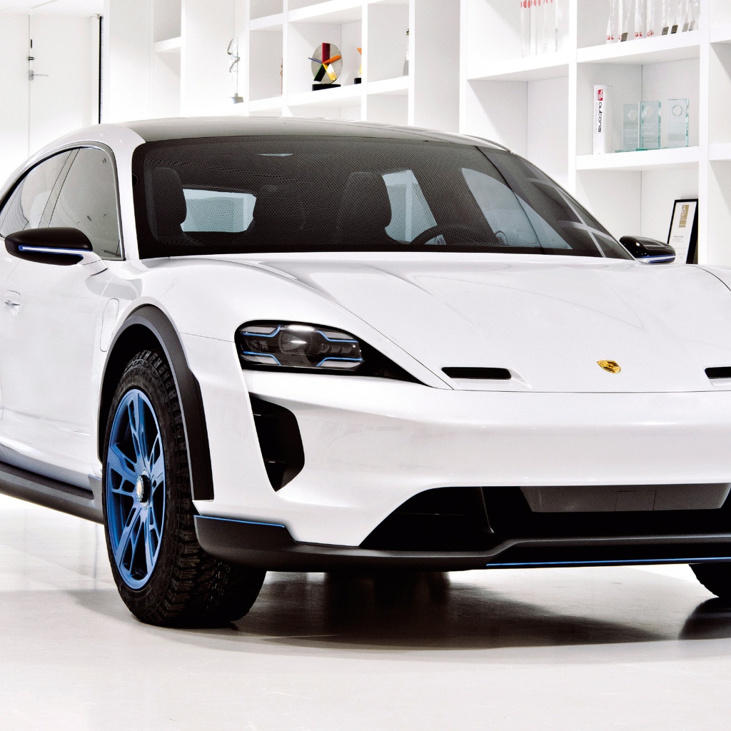 Белый автомобиль Porsche Mission E Cross Turismo, 2018,