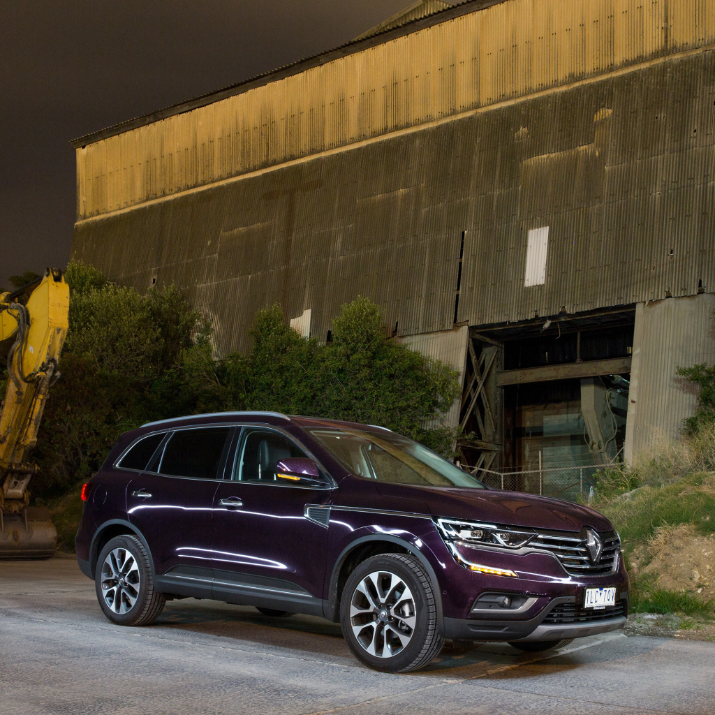 Фиолетовый внедорожник Renault Koleos