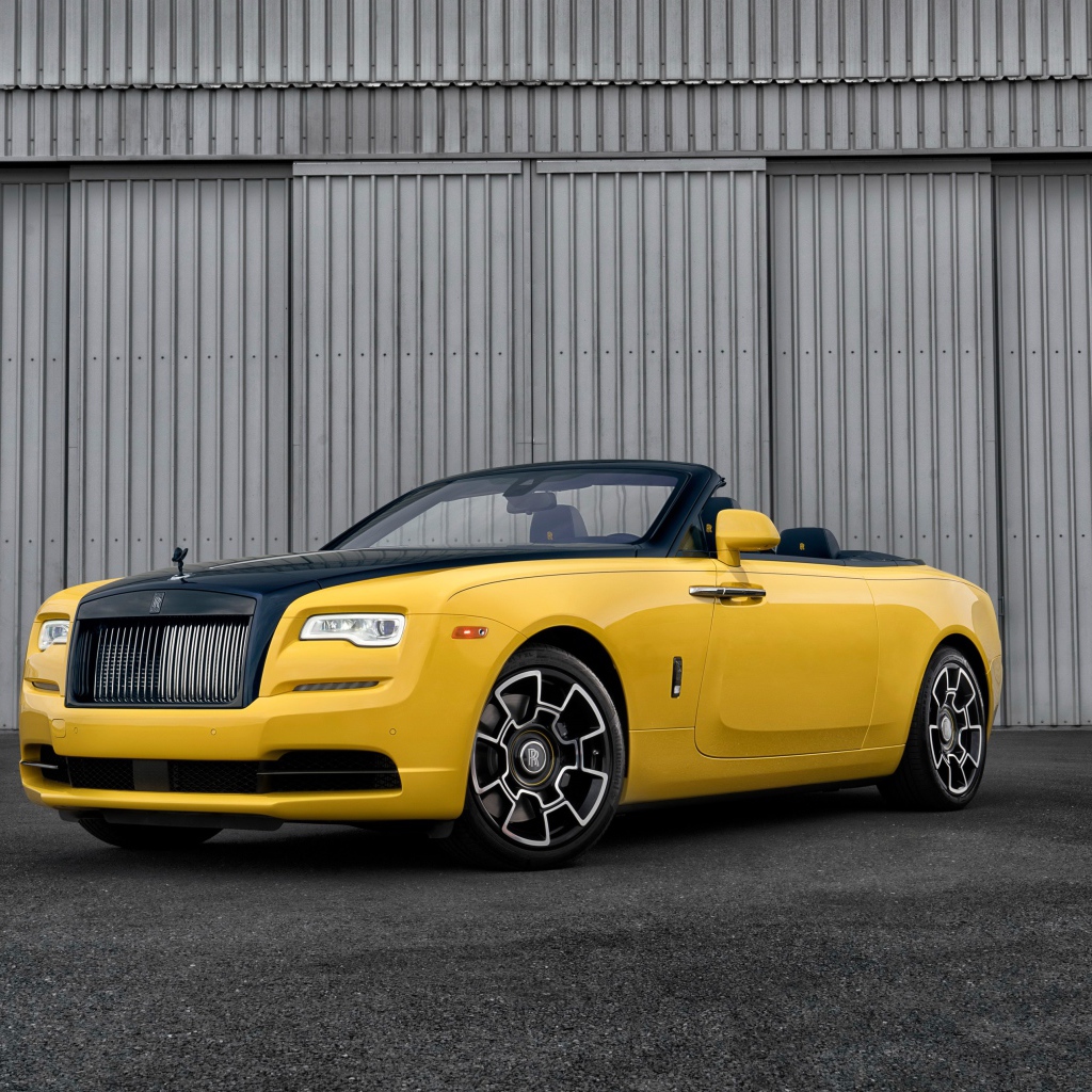Желтый автомобиль кабриолет Rolls-Royce Dawn, 2018