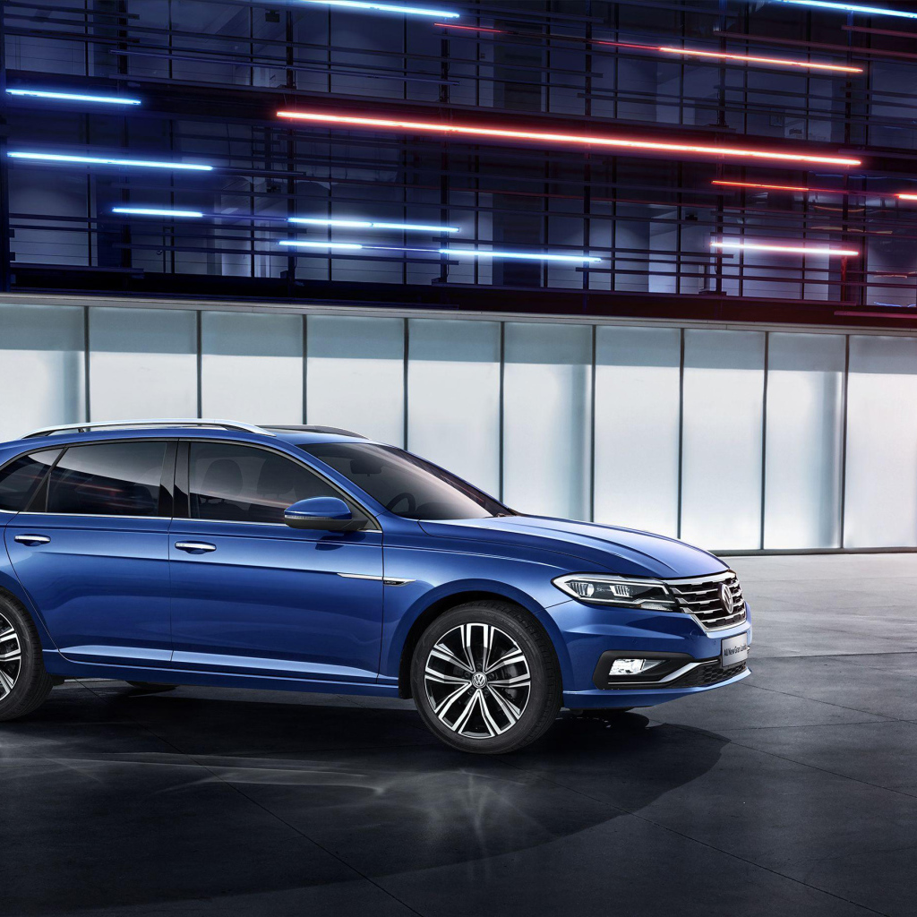 Синий автомобиль Volkswagen Gran Lavida, 2018