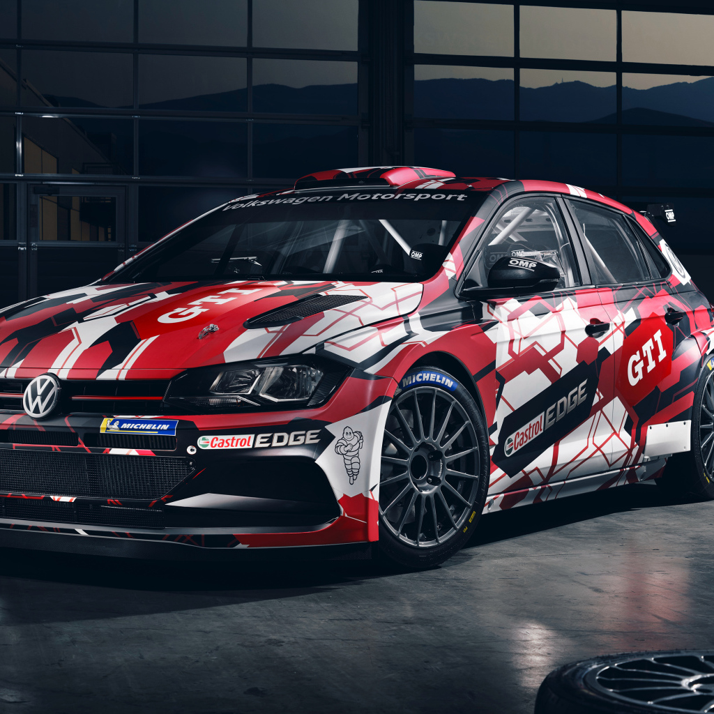 Спортивный автомобиль Volkswagen Polo GTI R5 в гараже
