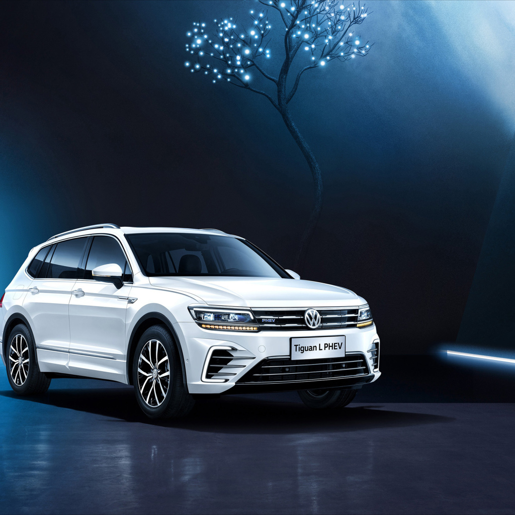 Белый внедорожник Volkswagen Tiguan L PHEV, 2018
