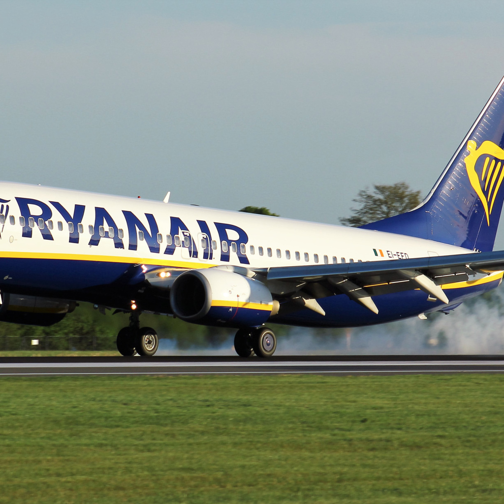Пассажирский самолет авиакомпании RYANAIR