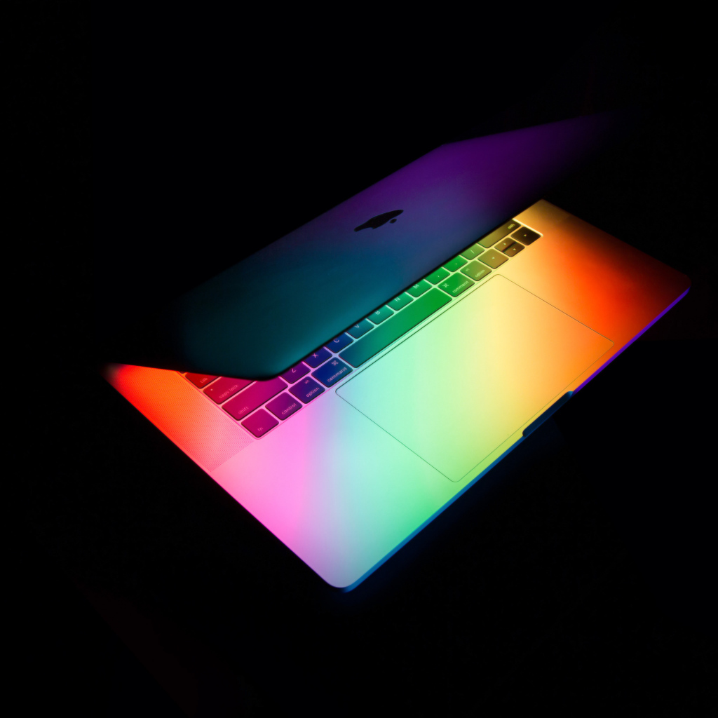 Открытый MacBook Apple  на черном фоне