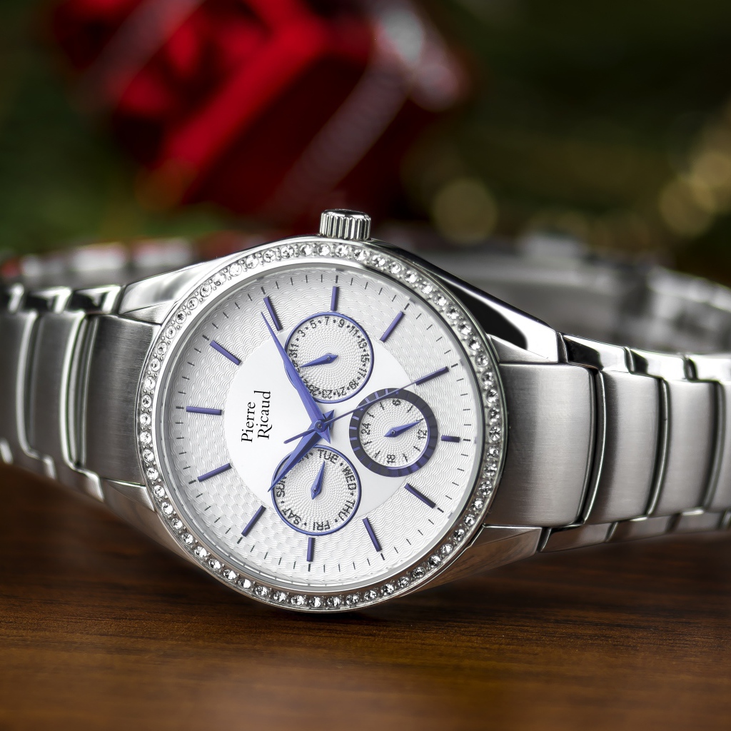 Красивые наручные часы Pierre Ricaud