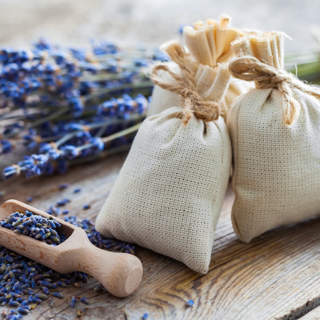 Маленькие мешочки с ароматными сухоцветами лаванды