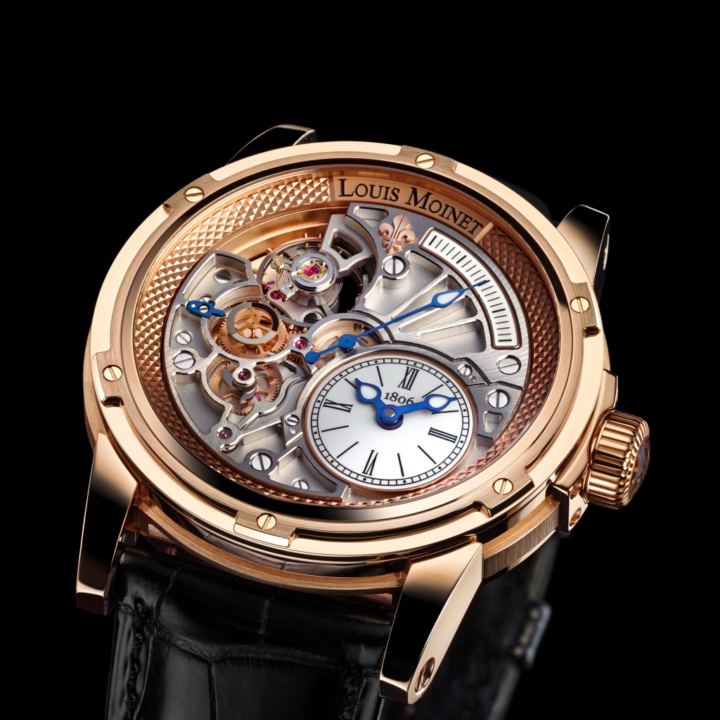 Наручные часы Louis Moinet на черном фоне