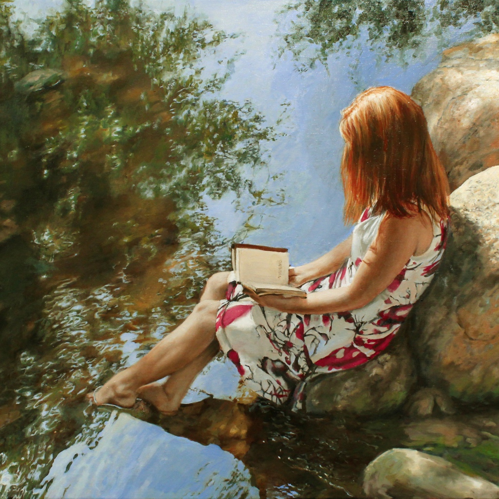 Нарисованная девушка с книгой сидит на камне у воды