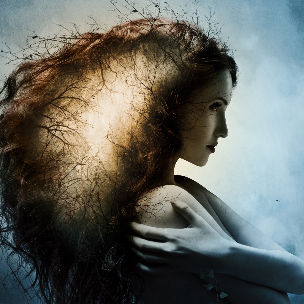 Красивая девушка с волшебными волосами