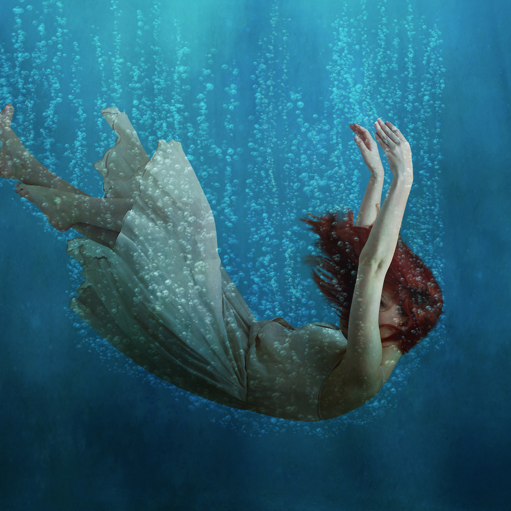 Рыжеволосая девушка под водой, фэнтези