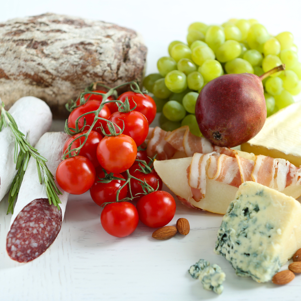 Аппетитные продукты на столе