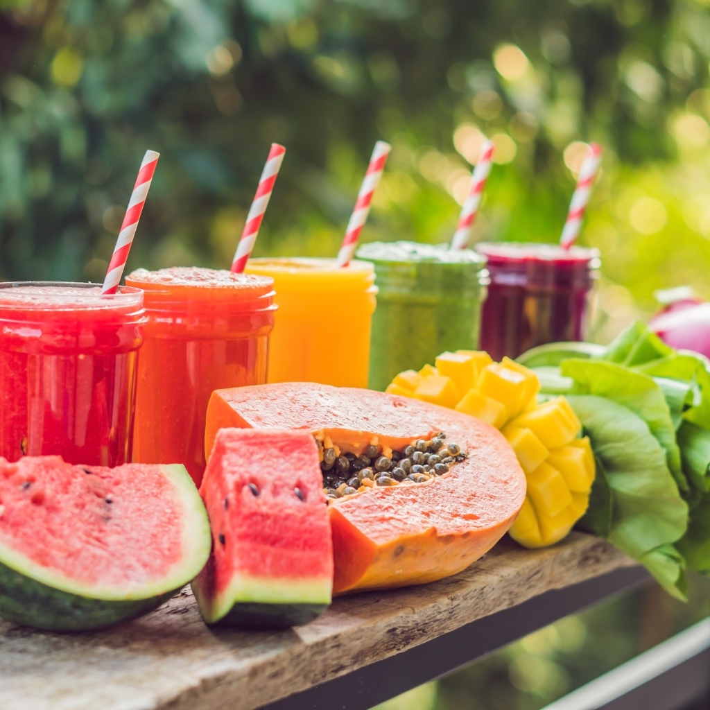 Свежие смузи с фруктами 