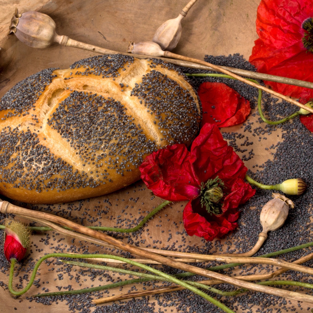 Свежий хлеб с маком 