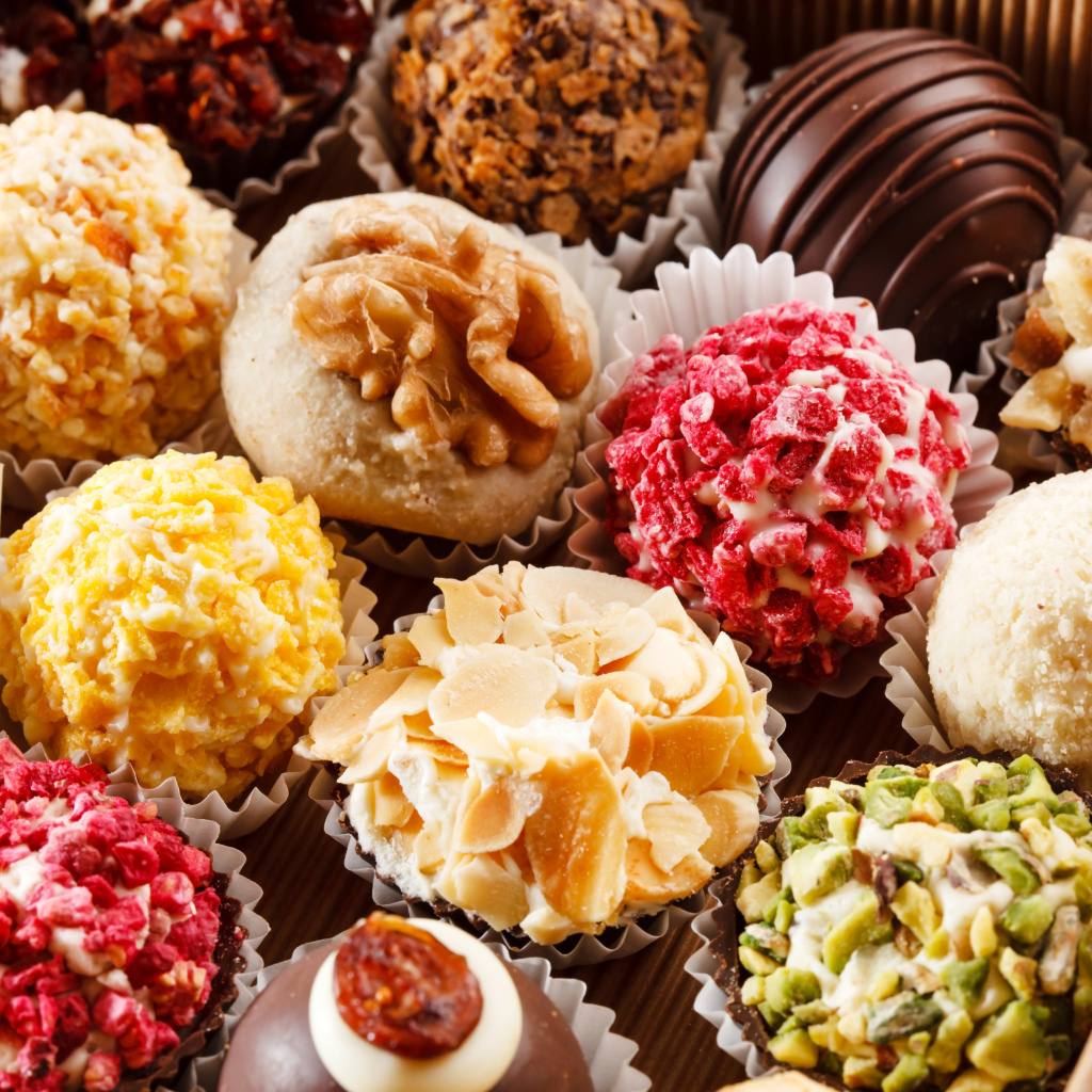 Аппетитные конфеты ассорти в коробке