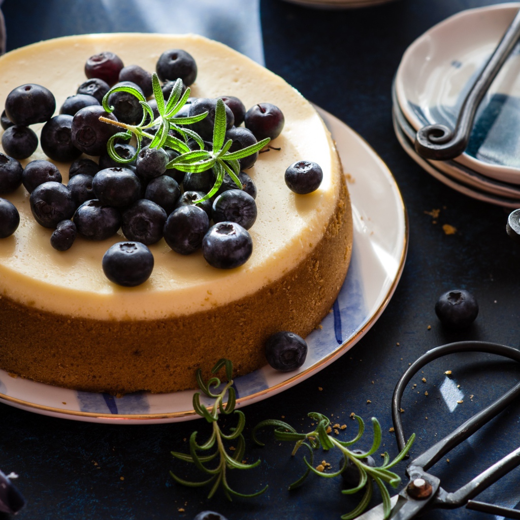 Аппетитный пирог с ягодами черники