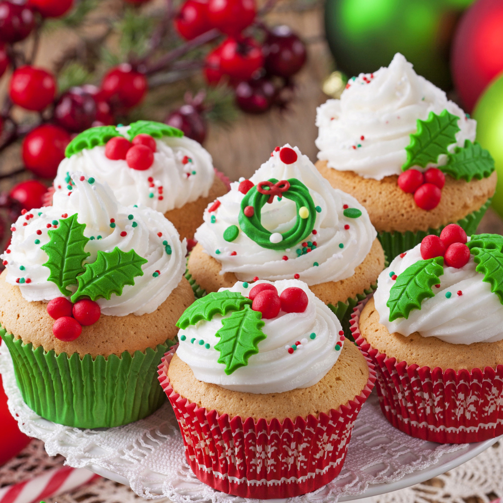 Красивые рождественские кексы с кремом