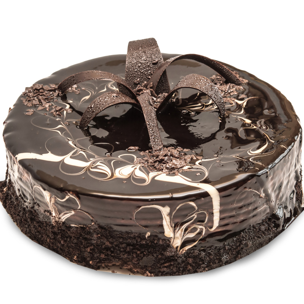 Красивый аппетитный шоколадный торт на белом фоне