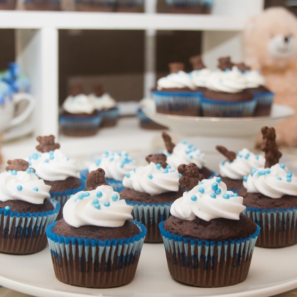 Шоколадные маффины с кремом