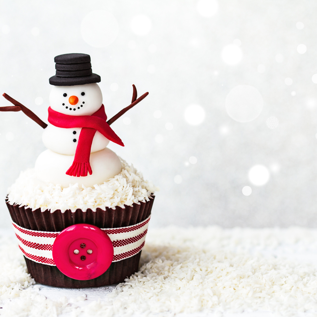 Новогодний капкейк со снеговиком
