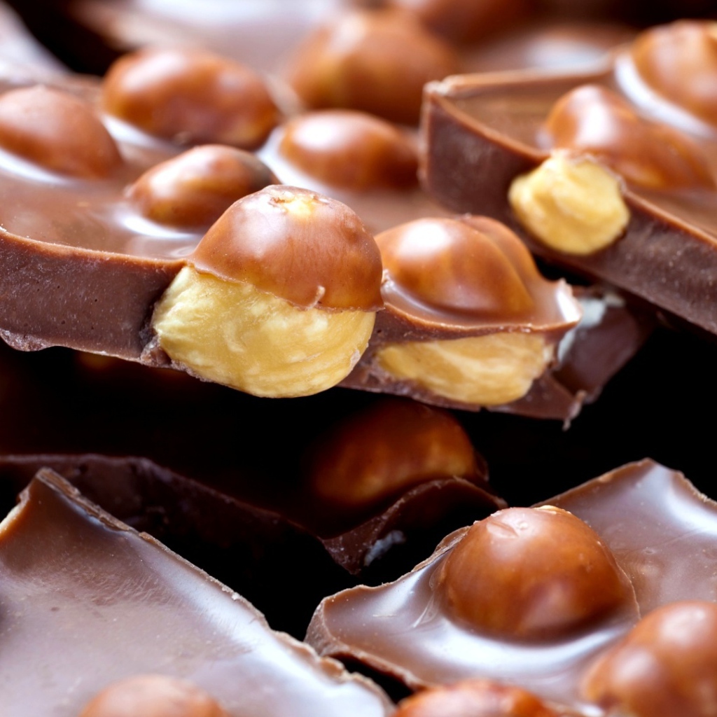 Вкусный молочный шоколад с фундуком 